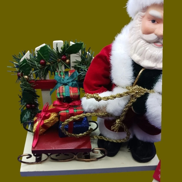 Santa figurine with sleigh and toys - Picture 9 of 9